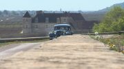 La route des grands crus a 80 ans voiture vougeot
